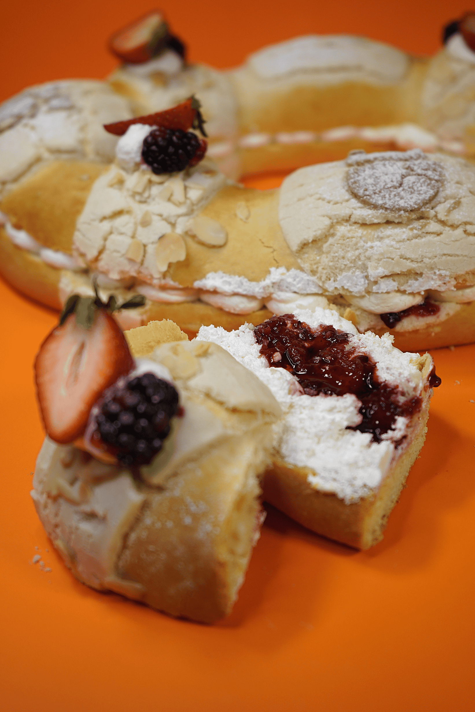 Rosca Frutos Rojos view 5